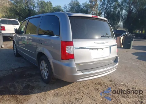 2016 Chrysler Town & Country Touring z USA, uszkodzony, nr VIN 2C4RC1BG5GR213380